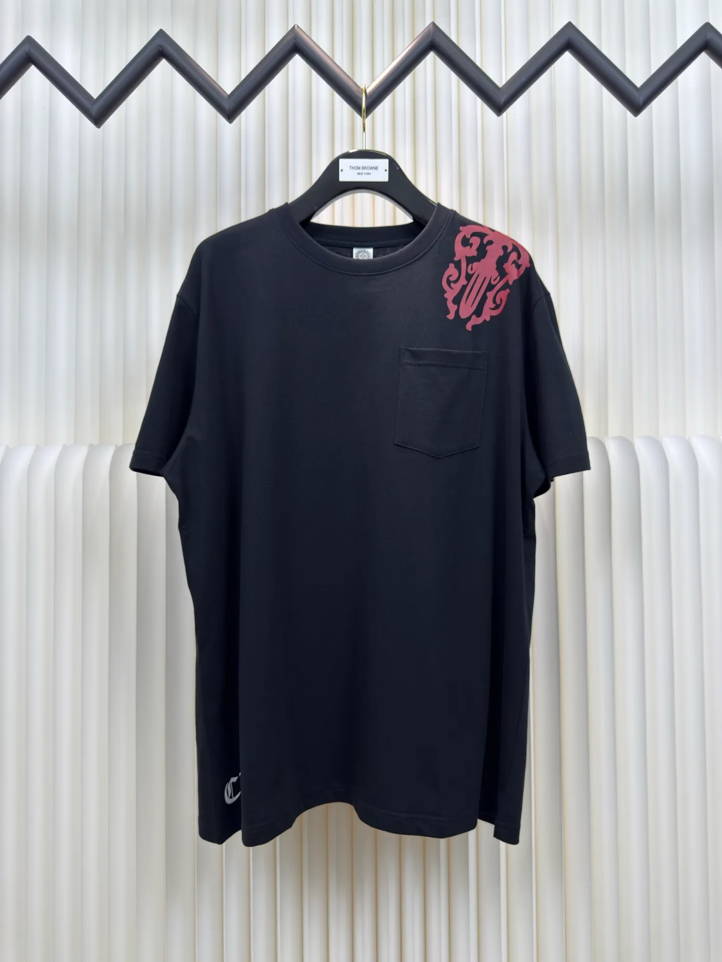 P240 Chrome Hearts/Vine Sword Phantom Cross Short Sleeves Authentic Open Edition - Physical Counter - Top Luxury Quality 🆚 Instant sale of all editions on the market Fabric is made of 26 weave 200g cotton material Printing is done with hand glue printing Customized accessories Size S M L